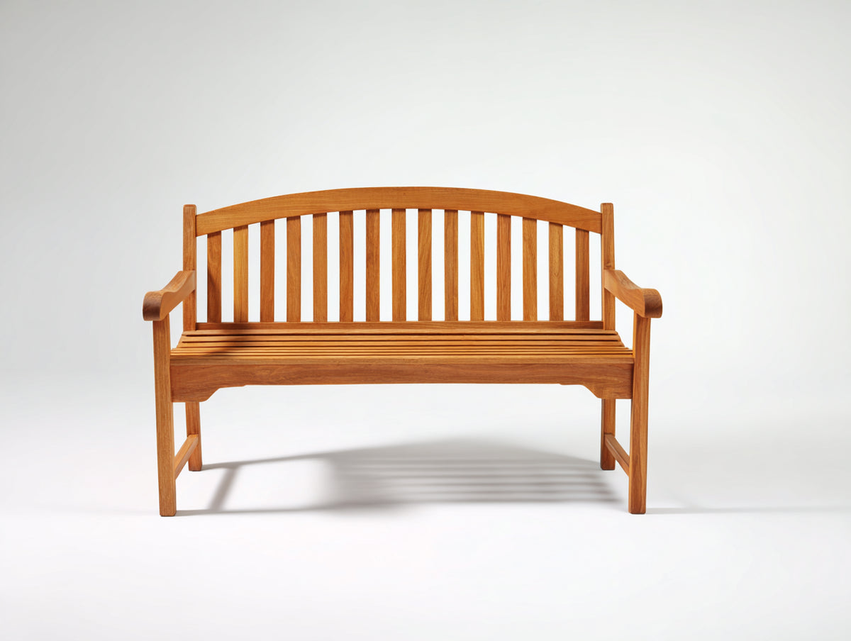 Gartenbank aus Holz 150 x 60 x 90 cm - Naturbraun - Klassisches 2-Sitzer Design mit Armlehnen und Lattenstruktur